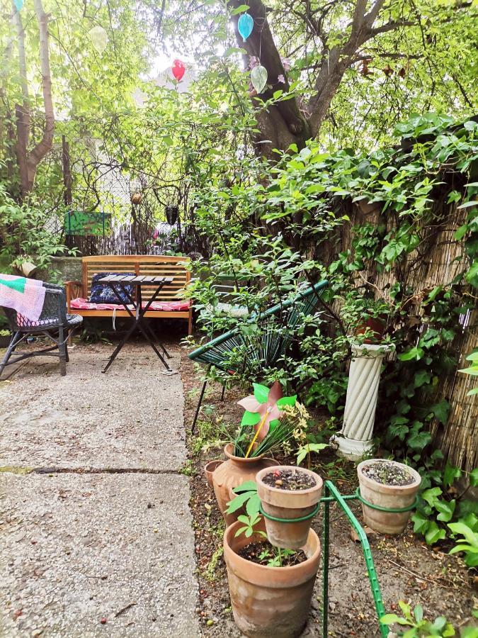 Flat In Historic Villa With Your Own Private Garden, Near City Park Budapest Exteriör bild